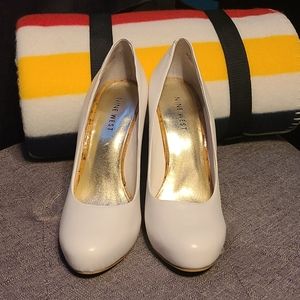 Nine West White Pumps
